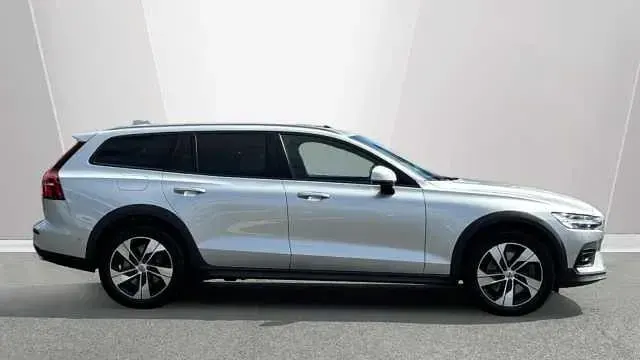 Used Volvo XC60 R-Design 250 HP (183 kW) 2017 Blue SUV