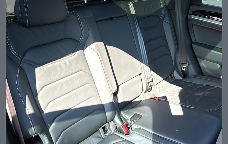 Used VW Touareg Black Edition 281 HP (206 kW) 2024 Blue SUV