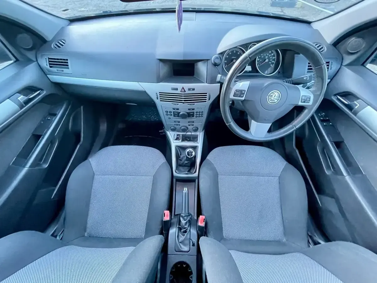 Used Vauxhall Astra Active 88 HP (64 kW) 2009 Black Hatchback