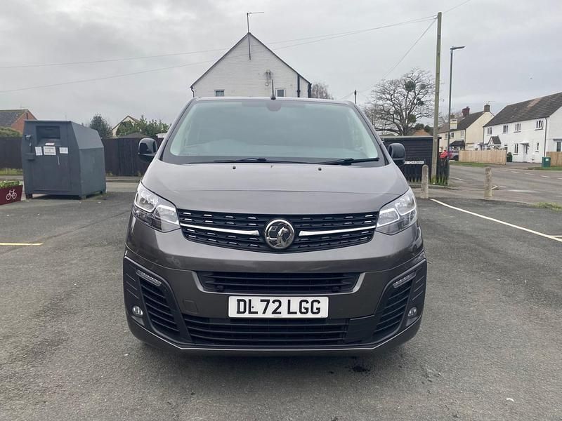 Second-hand Vauxhall Vivaro 120 CP (88 kW) 2023 Gri Monovolum