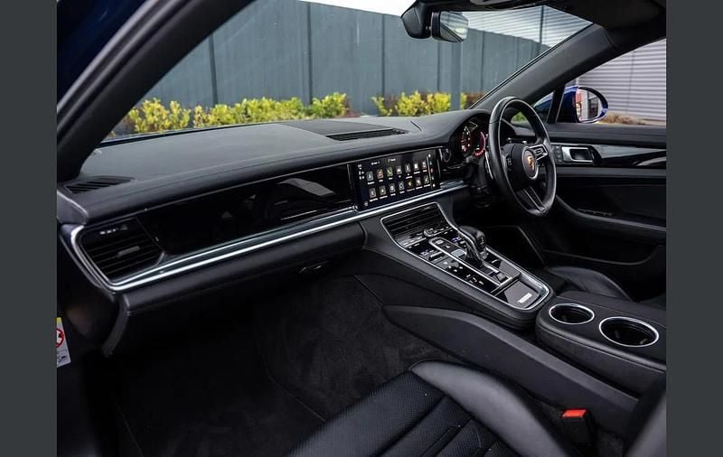 Used Porsche Panamera 325 HP (239 kW) 2022 Blue Hatchback