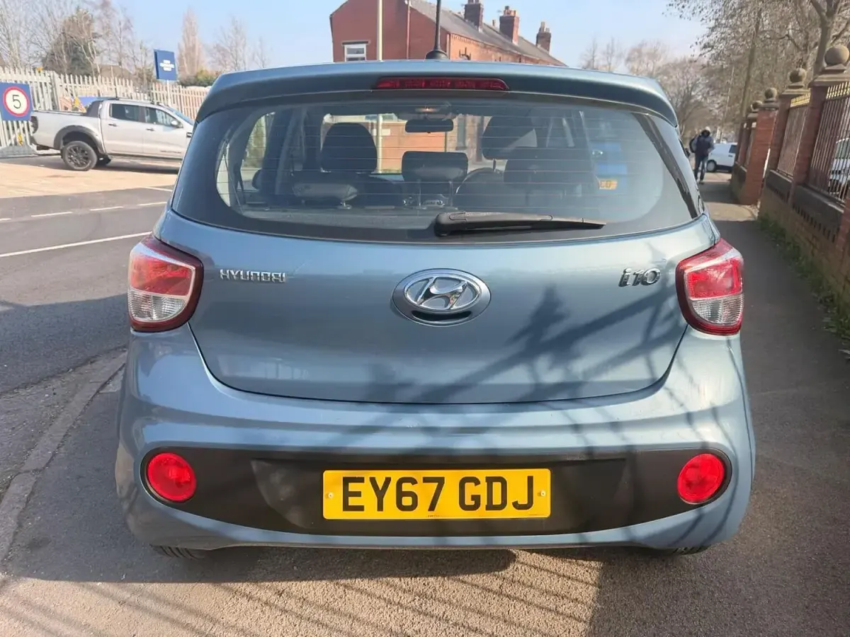 Gebraucht Hyundai i10 SE 87 PS (63 kW) 2017 Blau Kleinwagen