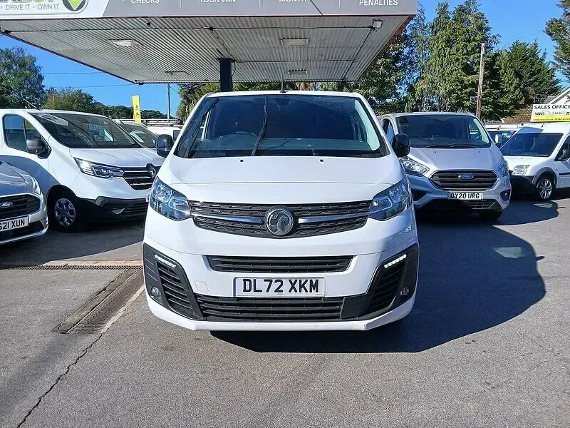 Used Vauxhall Vivaro 145 HP (106 kW) 2023 White MPV