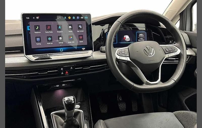 Used VW Golf VIII Style 150 HP (110 kW) 2025 Oyster silver Hatchback