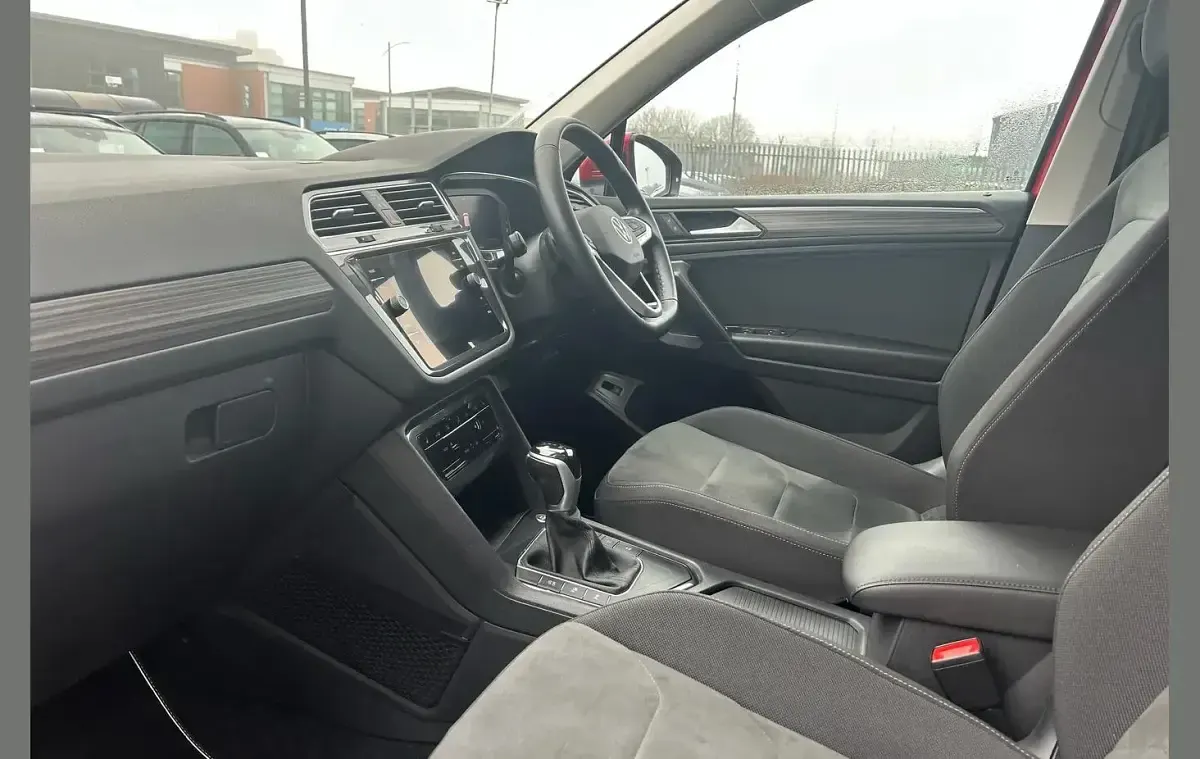 Used VW Tiguan Allspace Elegance 150 HP (110 kW) 2023 Red SUV
