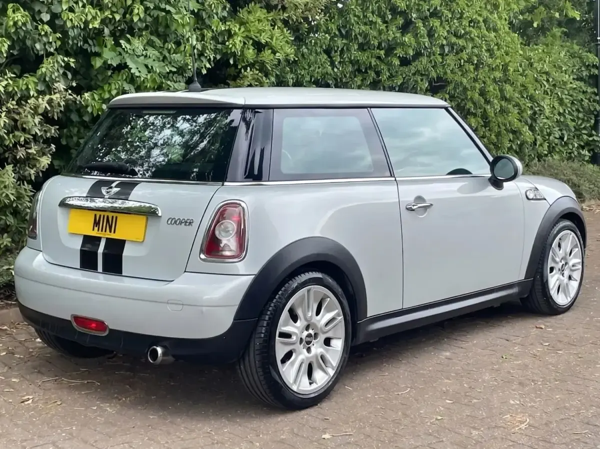Begagnad Mini Cooper Hatch 2009 Vit Halvkombi