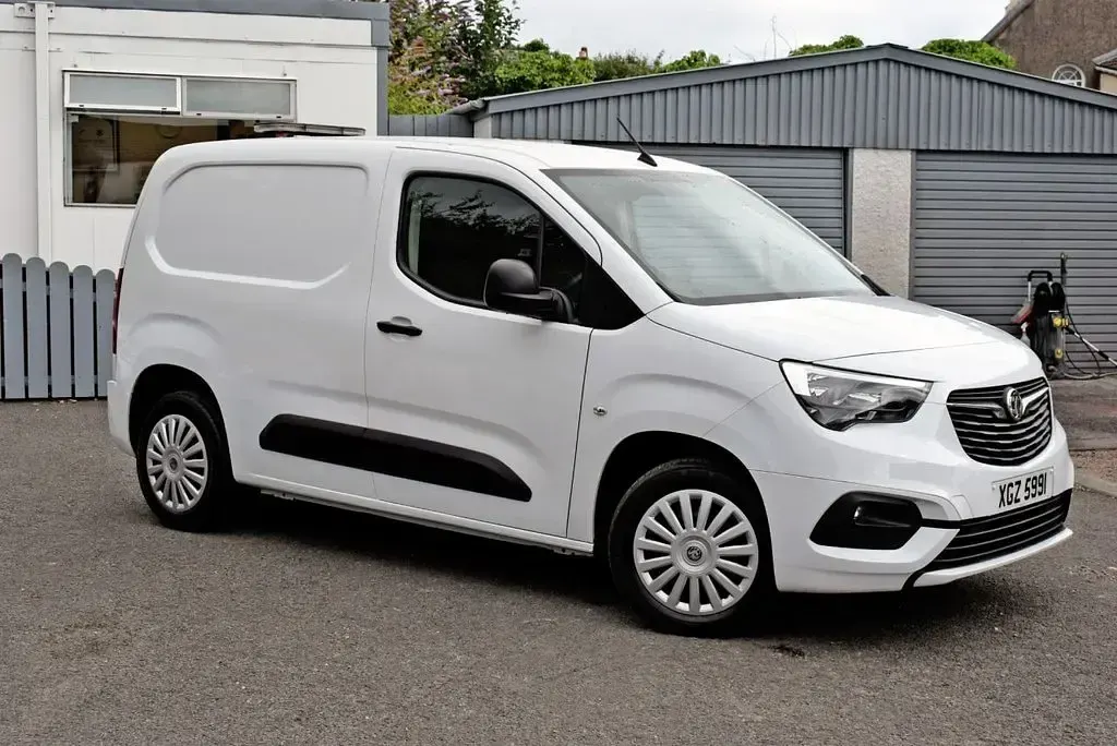 Used Vauxhall Combo Sportive 100 HP (73 kW) 2022 White MPV
