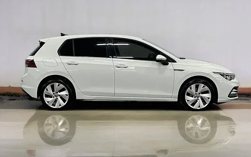 Usado VW Golf VII Style 116 HP (85 kW) 2020 Branco Citadino