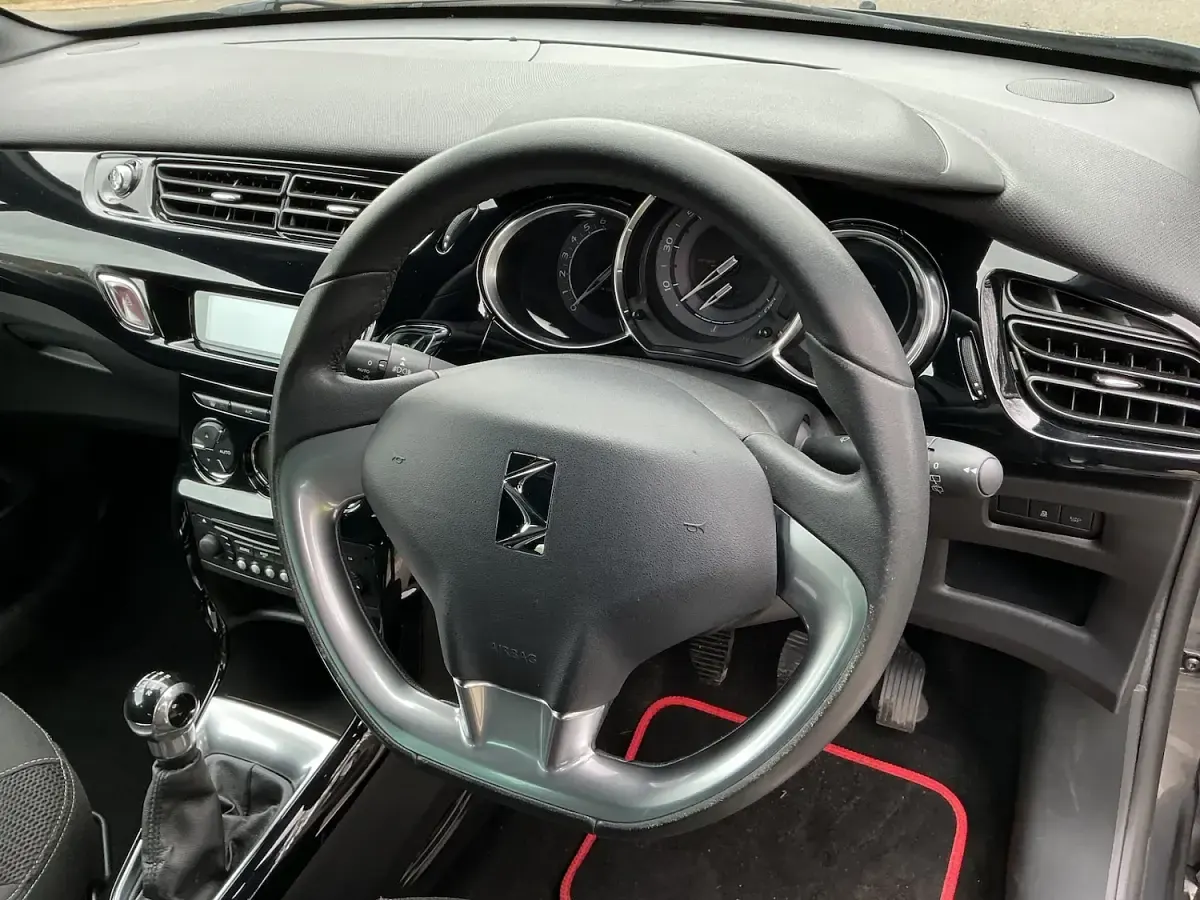 Used Citroën DS3 PureTech 2015 Metallic storm grey Hatchback