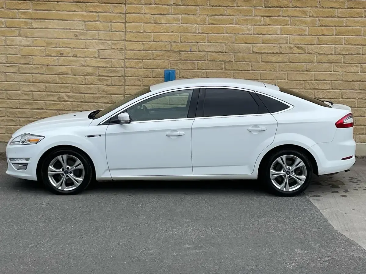Used Ford Mondeo Business Edition 150 HP (110 kW) 2014 White Hatchback