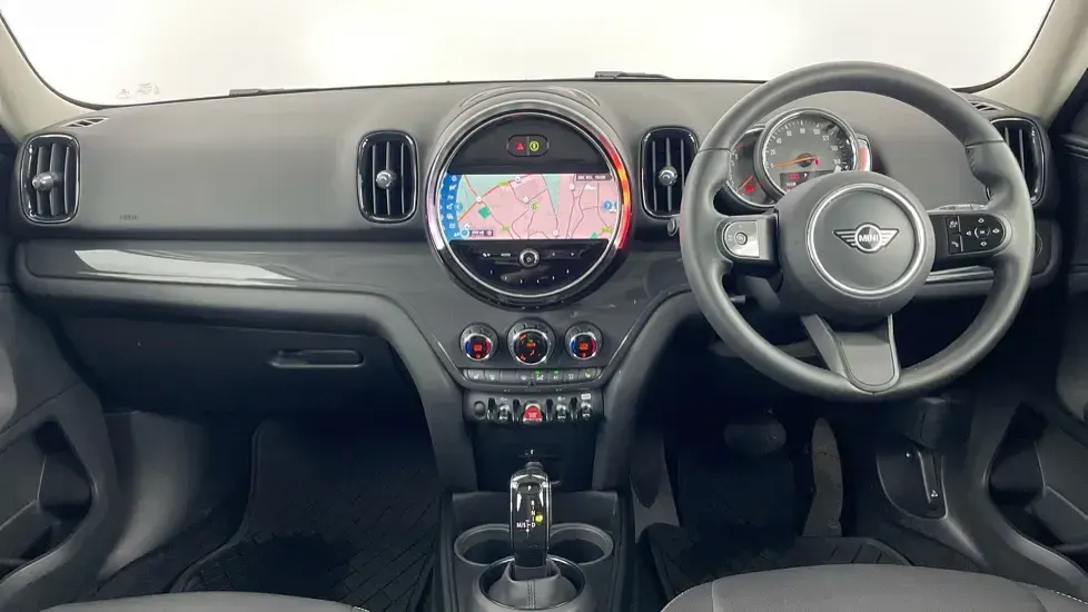 Używany Mini Cooper Countryman Classic 134 KM (98 kW) 2022 Zielony SUV