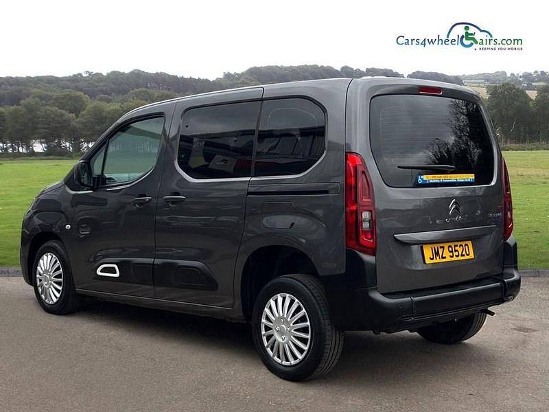 Used Citroën Berlingo Feel 100 HP (73 kW) 2020 Grey MPV