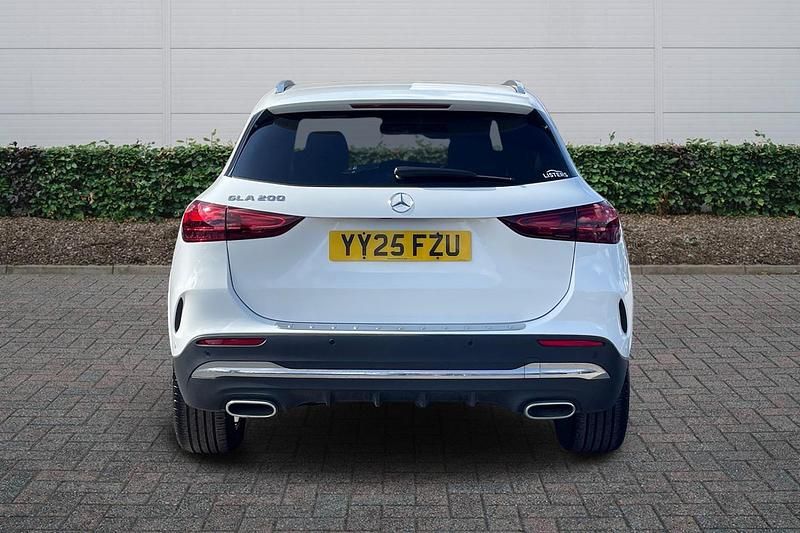 Used Mercedes GLA200 Executive 163 HP (119 kW) 2025 White SUV