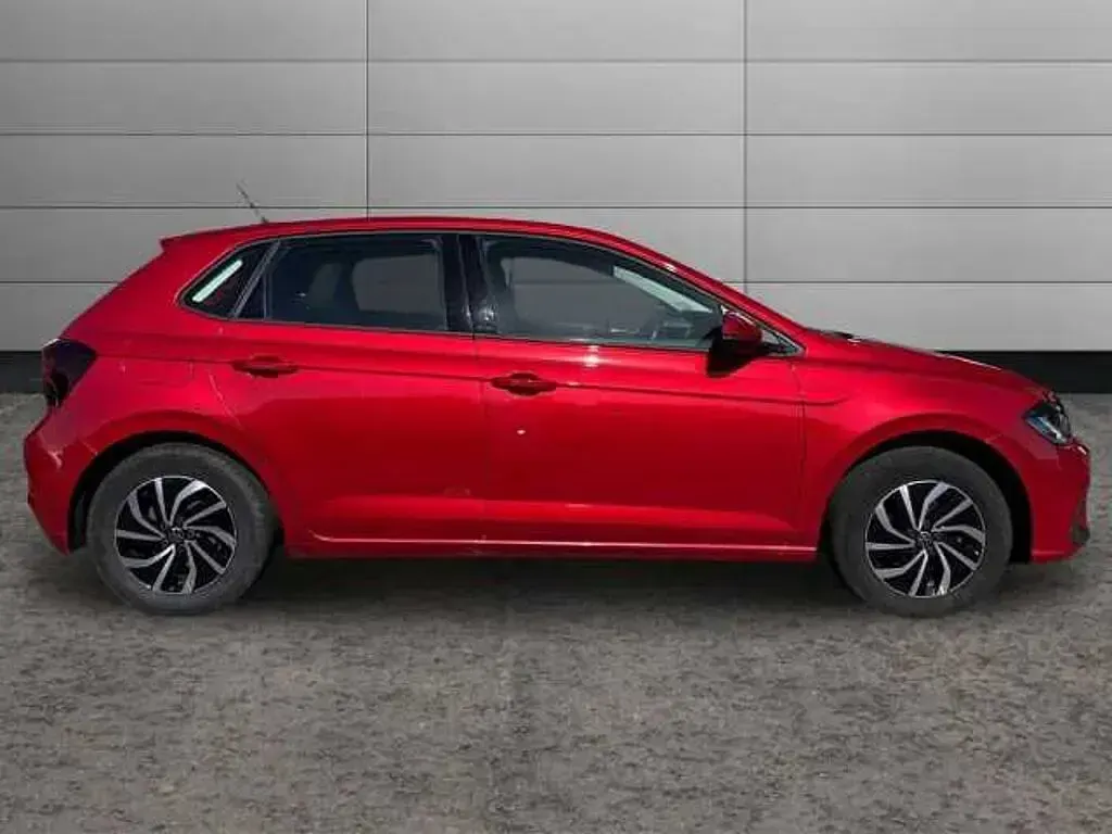 Usado VW Polo Life 95 HP (69 kW) 2023 Vermelho Citadino