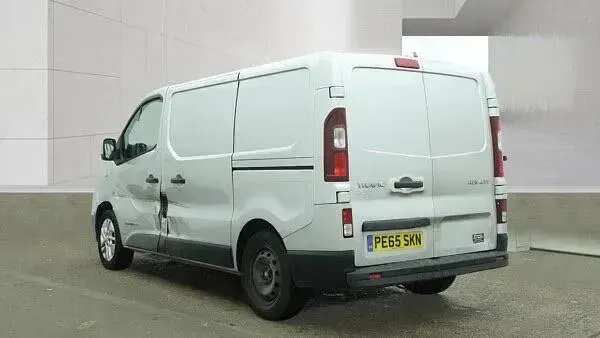 Used Renault Trafic 2015 Silver MPV