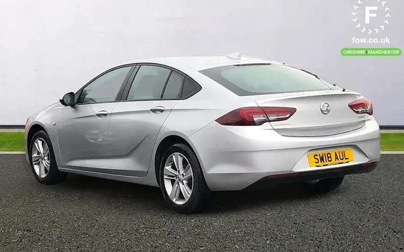 Begagnad Vauxhall Insignia Design Edition 140 HK (102 kW) 2018 Silver Halvkombi