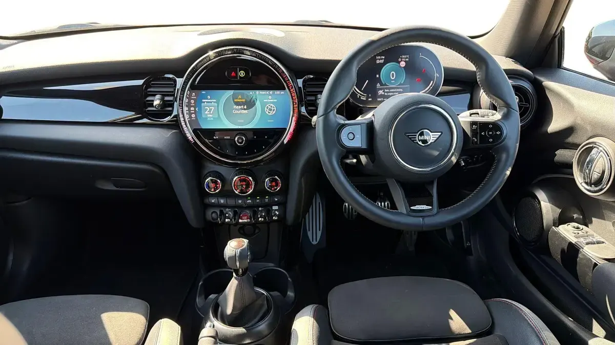 Used Mini Cooper Hatch 134 HP (98 kW) 2023 Red Hatchback