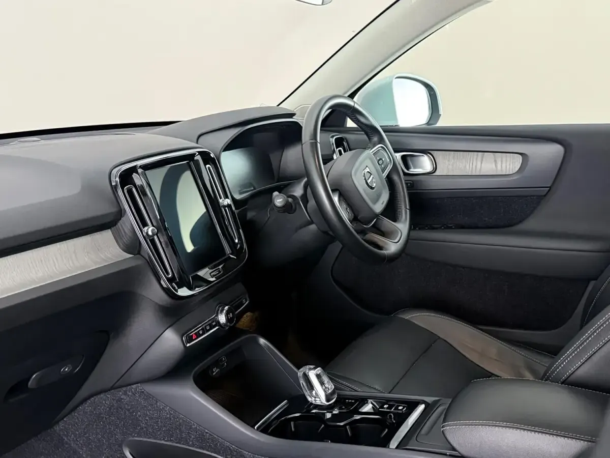 Used Volvo XC40 Inscription 150 HP (110 kW) 2019 Silver SUV