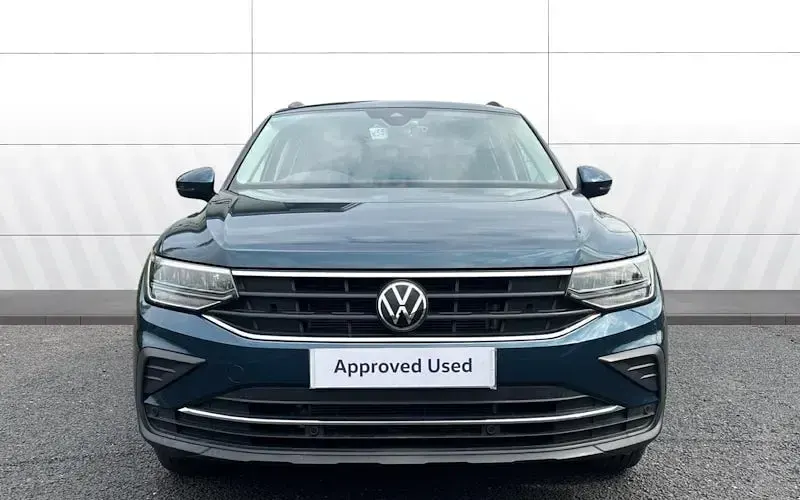 Gebraucht VW Tiguan Life 150 PS (110 kW) 2023 Blau SUV