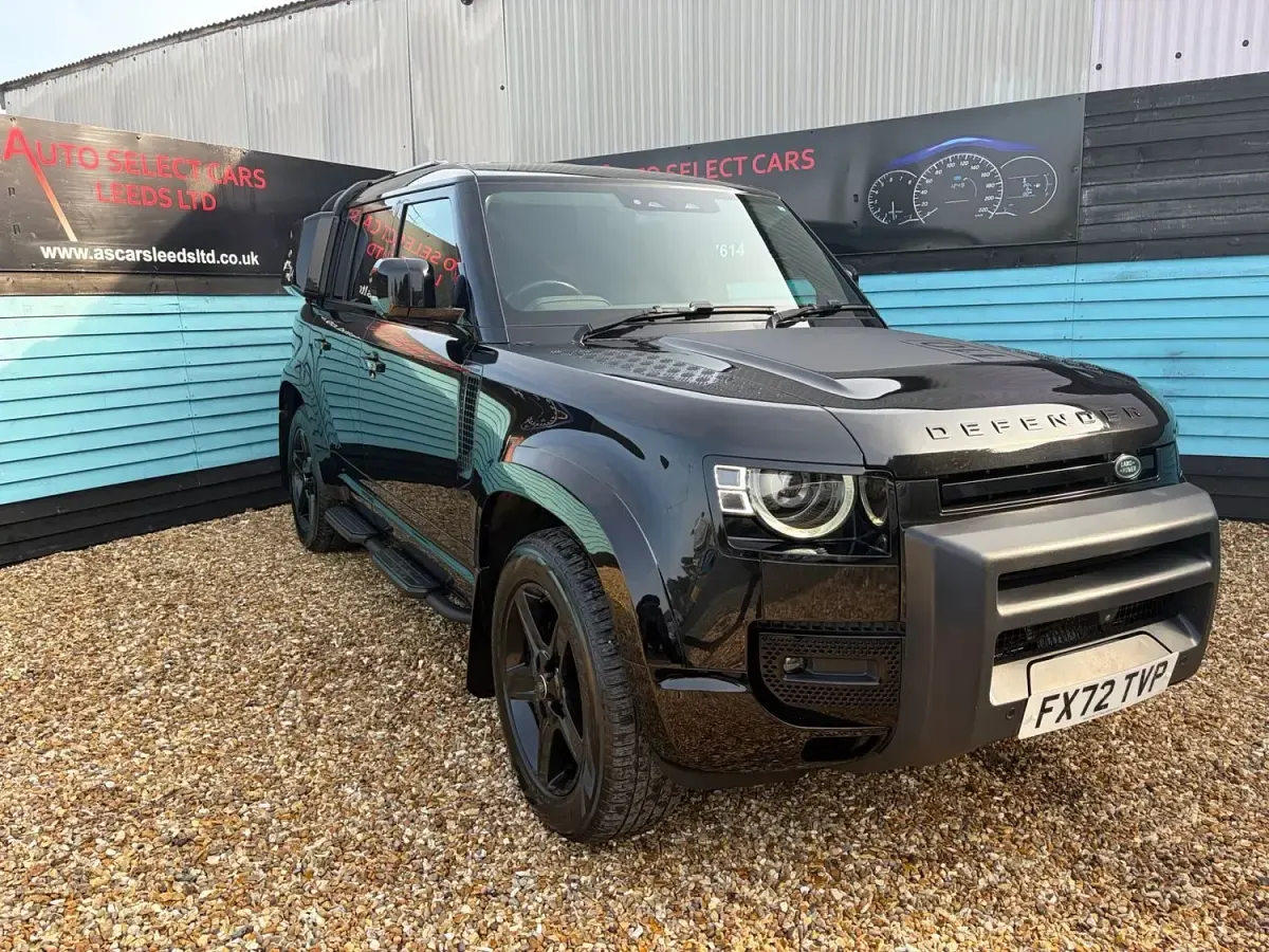 Używany Land Rover Defender SE 250 KM (183 kW) 2022 Czarny SUV
