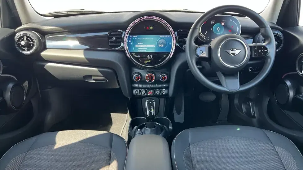 Used Mini Cooper Classic 134 HP (98 kW) 2023 Silver Hatchback