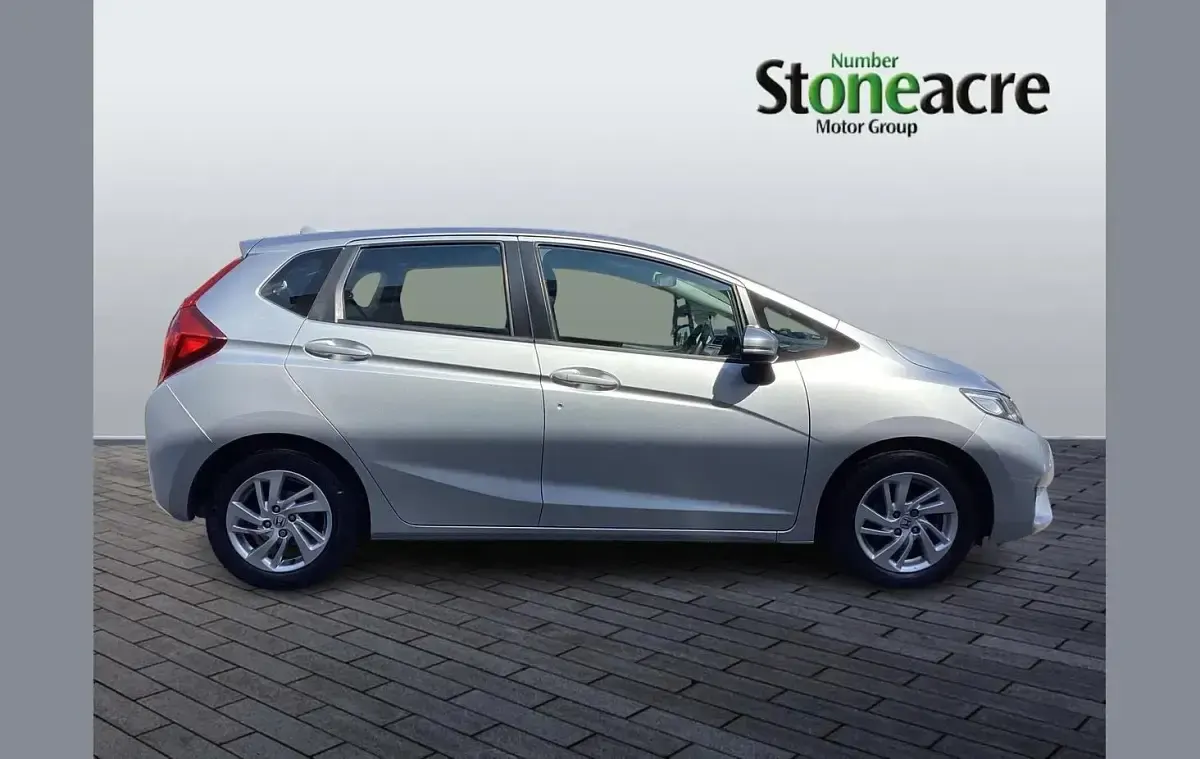 Used Honda Jazz SE 102 HP (75 kW) 2017 Silver Hatchback