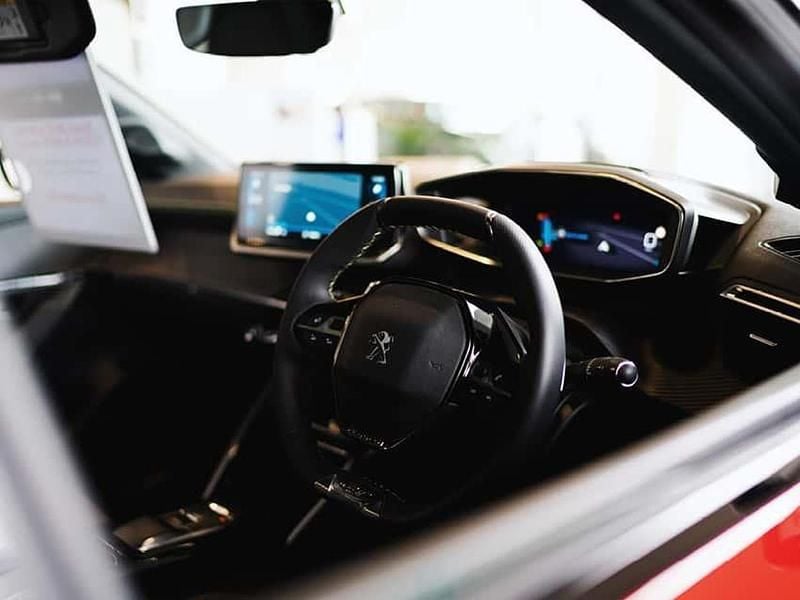 Used Peugeot 208 GT 101 HP (74 kW) 2024 White Hatchback