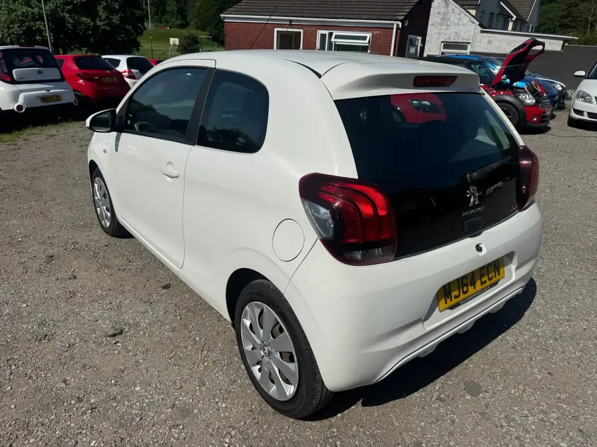 Used Peugeot 108 Active 68 HP (50 kW) 2014 White Hatchback