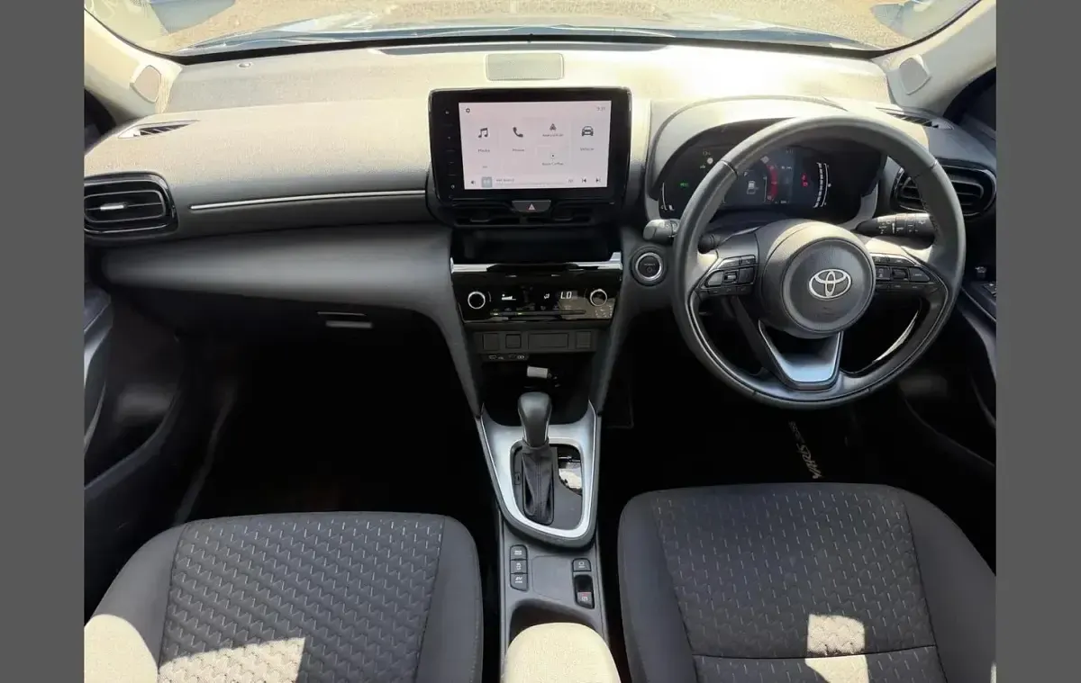 Used Toyota Yaris Cross 113 HP (83 kW) 2025 Grey SUV
