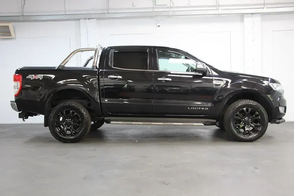 Used Ford Ranger Limited 200 HP (147 kW) 2016 Black Pickup
