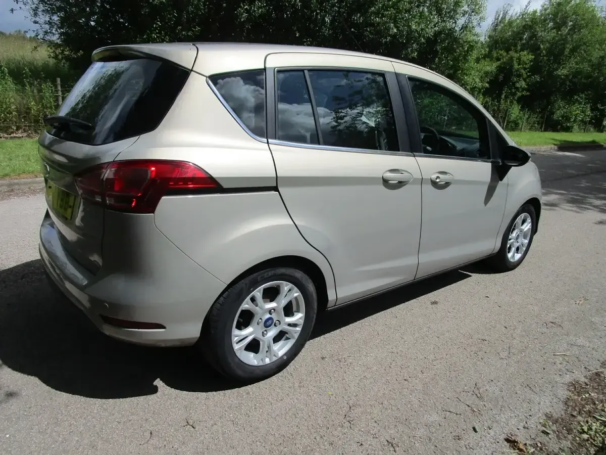 Used Ford B-MAX Zetec 95 HP (69 kW) 2014 Silver MPV