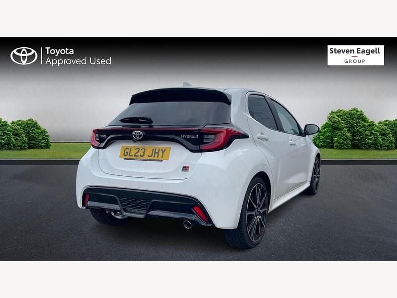 Used Toyota Yaris Hybrid Sport 114 HP (83 kW) 2023 White Hatchback