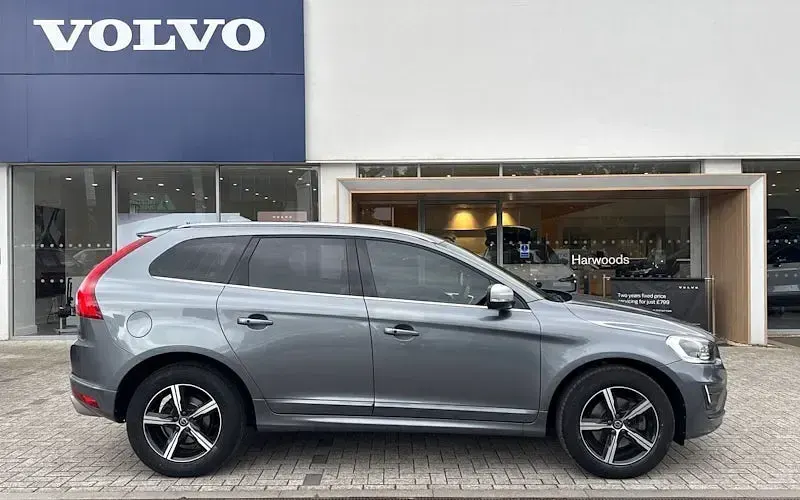 Used Volvo XC60 R-Design 190 HP (139 kW) 2017 SUV