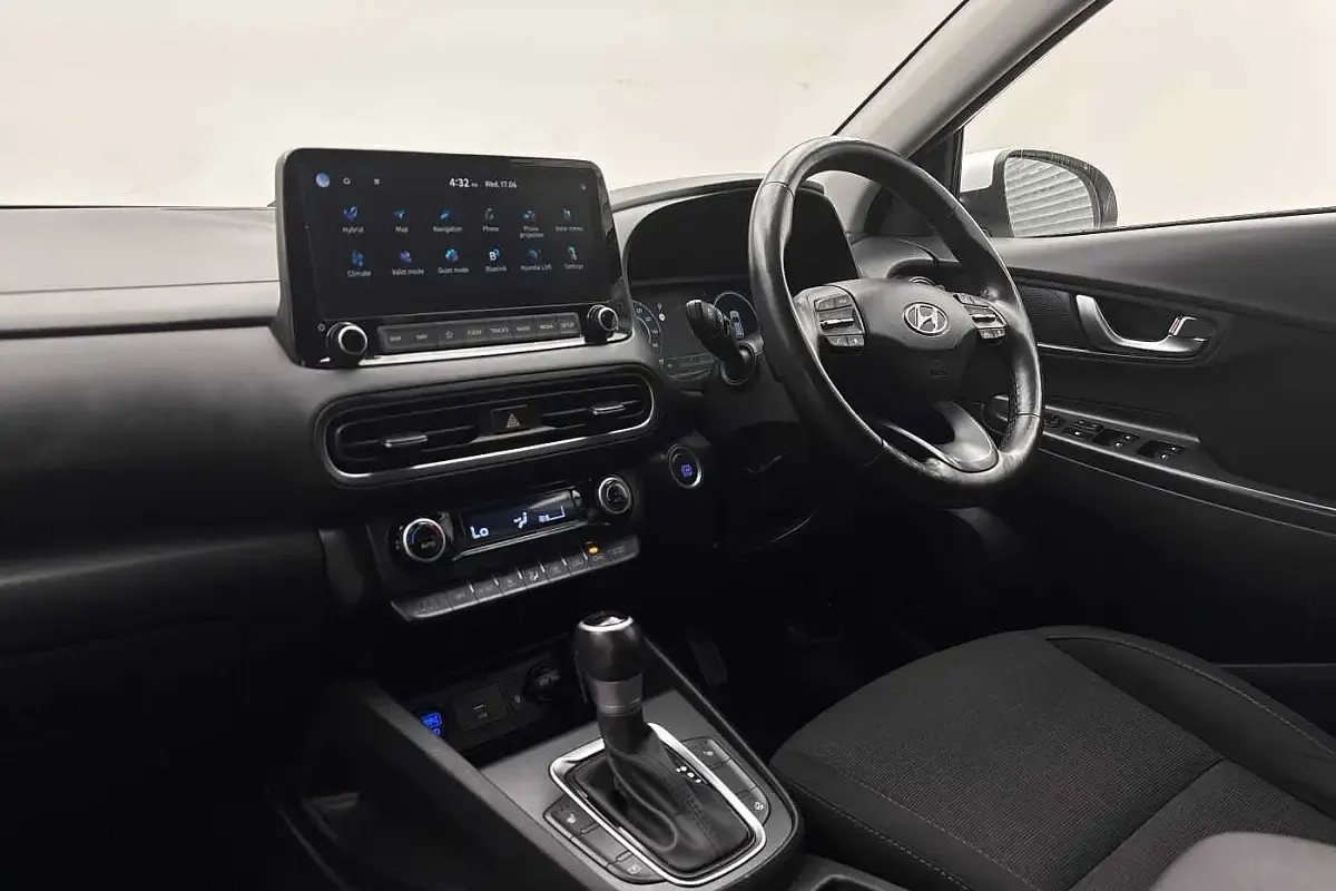 Used Hyundai Kona Premium 141 HP (103 kW) 2022 White SUV