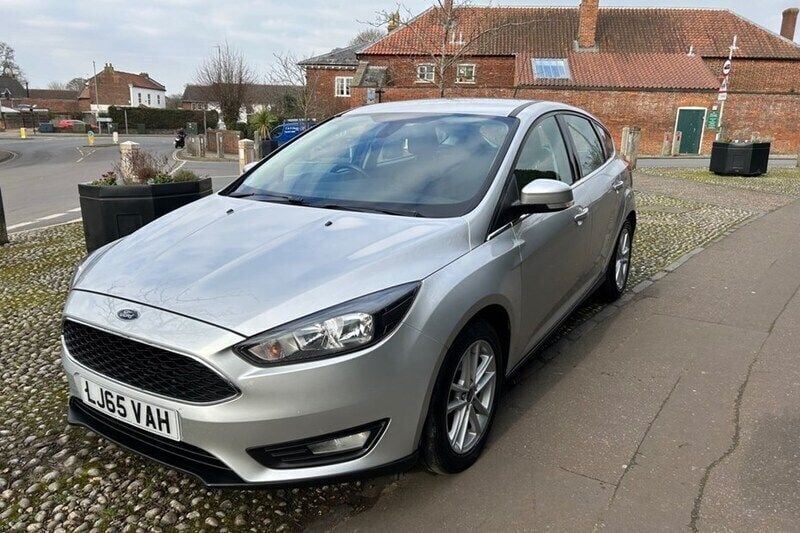 Silver Used 2015 Ford Focus Zetec Hatchback | £4,995 (A bit pricey) - Image 1/1