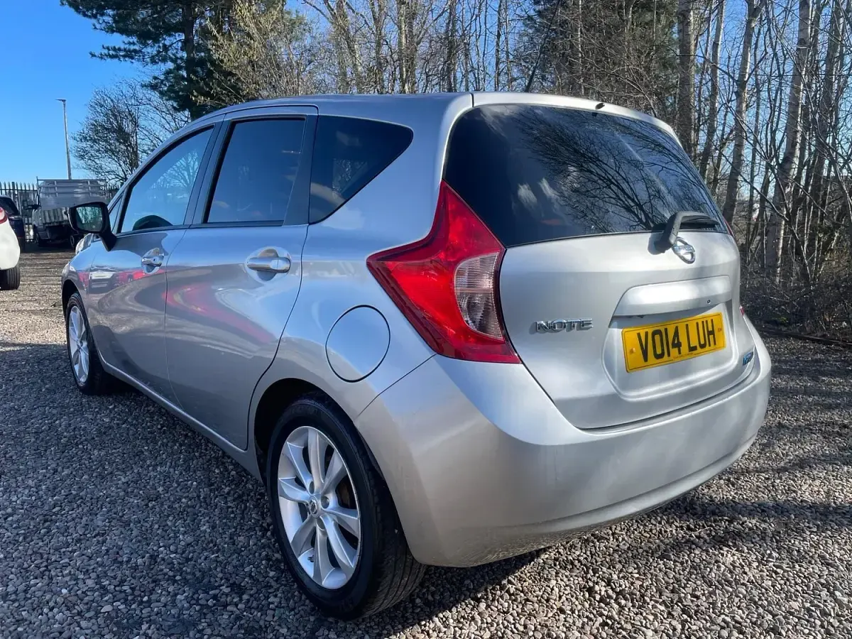 Used Nissan Note Tekna 90 HP (66 kW) 2014 Silver Hatchback