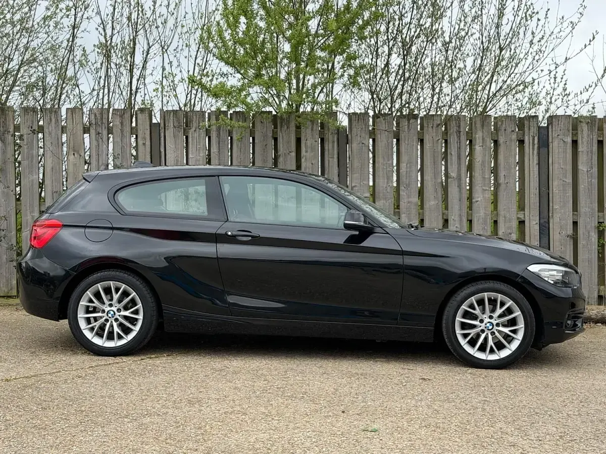 Used BMW 118 Sport Line 136 HP (100 kW) 2017 Black Hatchback