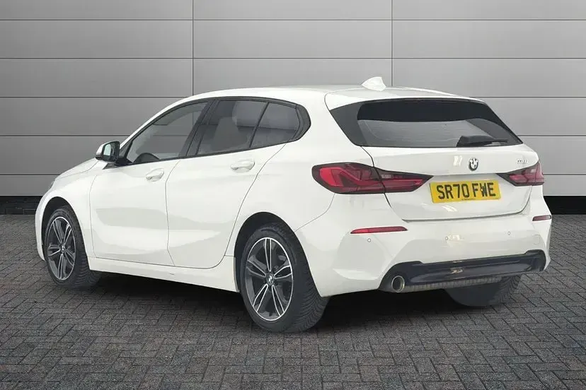 Used BMW 118 Sport Line 140 HP (102 kW) 2020 White Hatchback