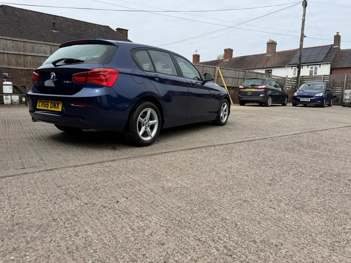 Begagnad BMW 118 Comfort Edition 2016 Blå Halvkombi