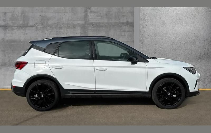 New Seat Arona Black Edition 115 HP (84 kW) 2025 White SUV