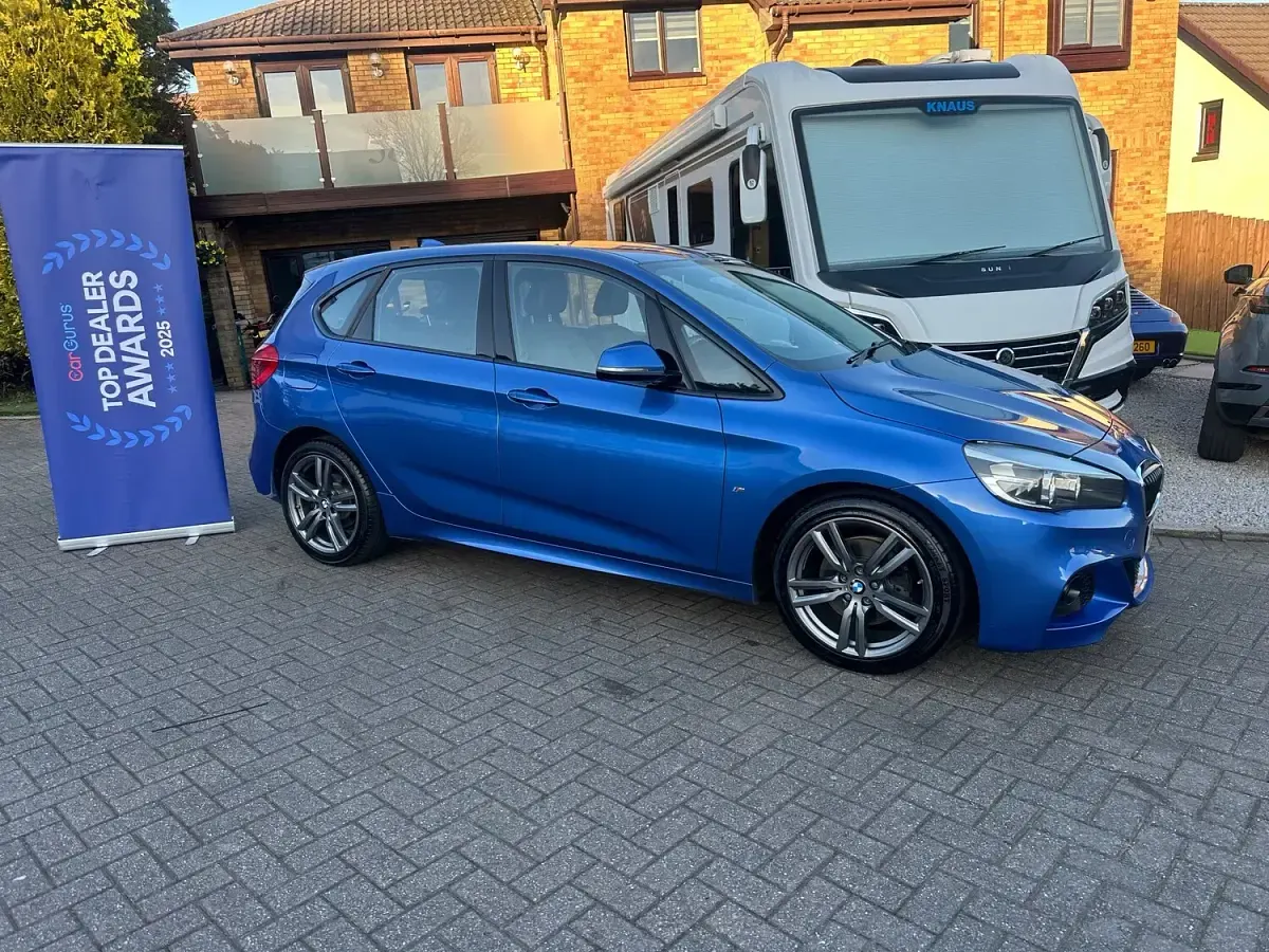 Usado BMW 218 M Sport 136 HP (100 kW) 2017 Azul Monovolume