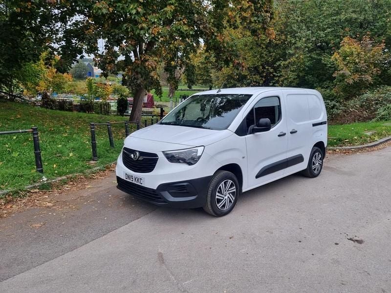 White Used 2019 Vauxhall Combo Edition MPV | £4,790 (Super price) - Image 1/4