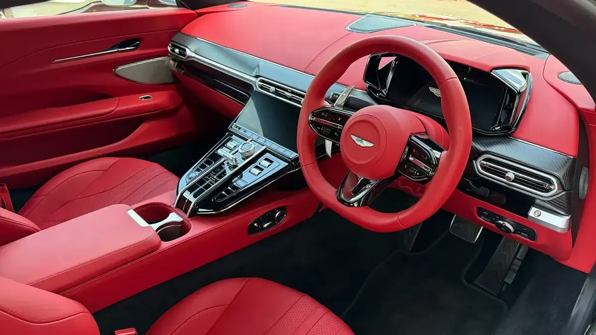 New Aston Martin V8 Vantage 665 HP (489 kW) 2025 Black Hatchback
