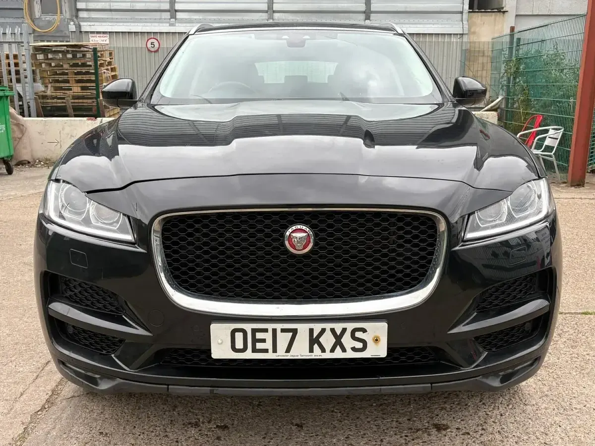 Used Jaguar F-Pace Portfolio 180 HP (132 kW) 2017 Black SUV
