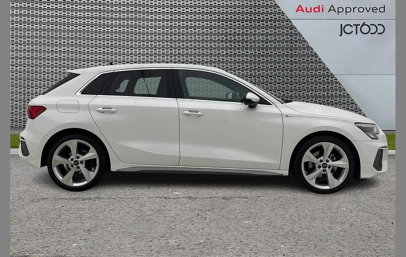 Used Audi A3 S-Line 147 HP (108 kW) 2023 White Sedan