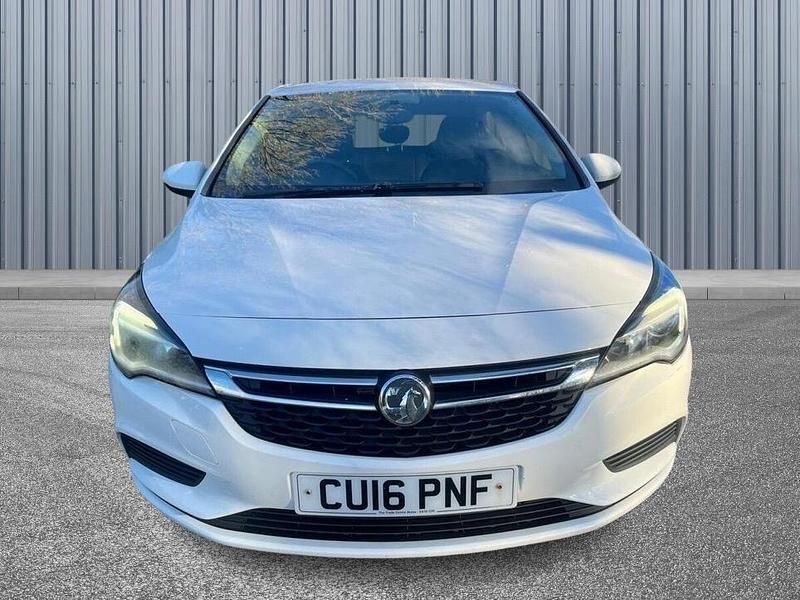 Used Vauxhall Astra Design Edition 2016 White Hatchback