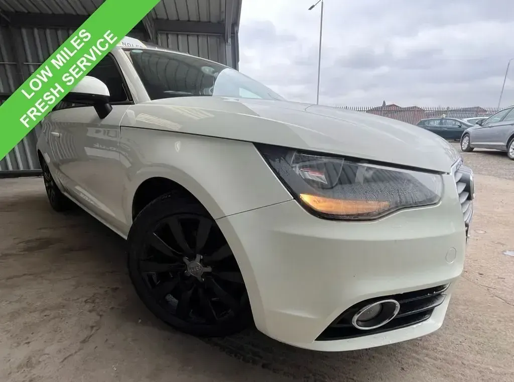 Używany Audi A1 Sport 86 KM (63 kW) 2011 Biały Hatchback