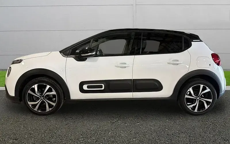 Used Citroën C3 PureTech 83 HP (61 kW) 2024 White Hatchback
