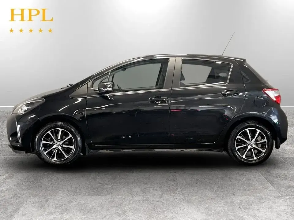 Used Toyota Yaris 111 HP (81 kW) 2019 Black Hatchback