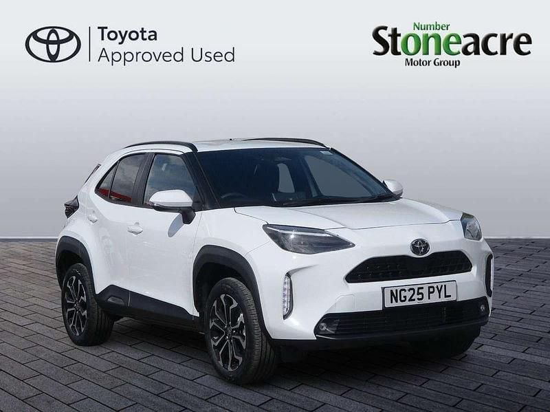 White New 2025 Toyota Yaris Cross Design SUV | £26,000 (A bit pricey) - Image 1/2